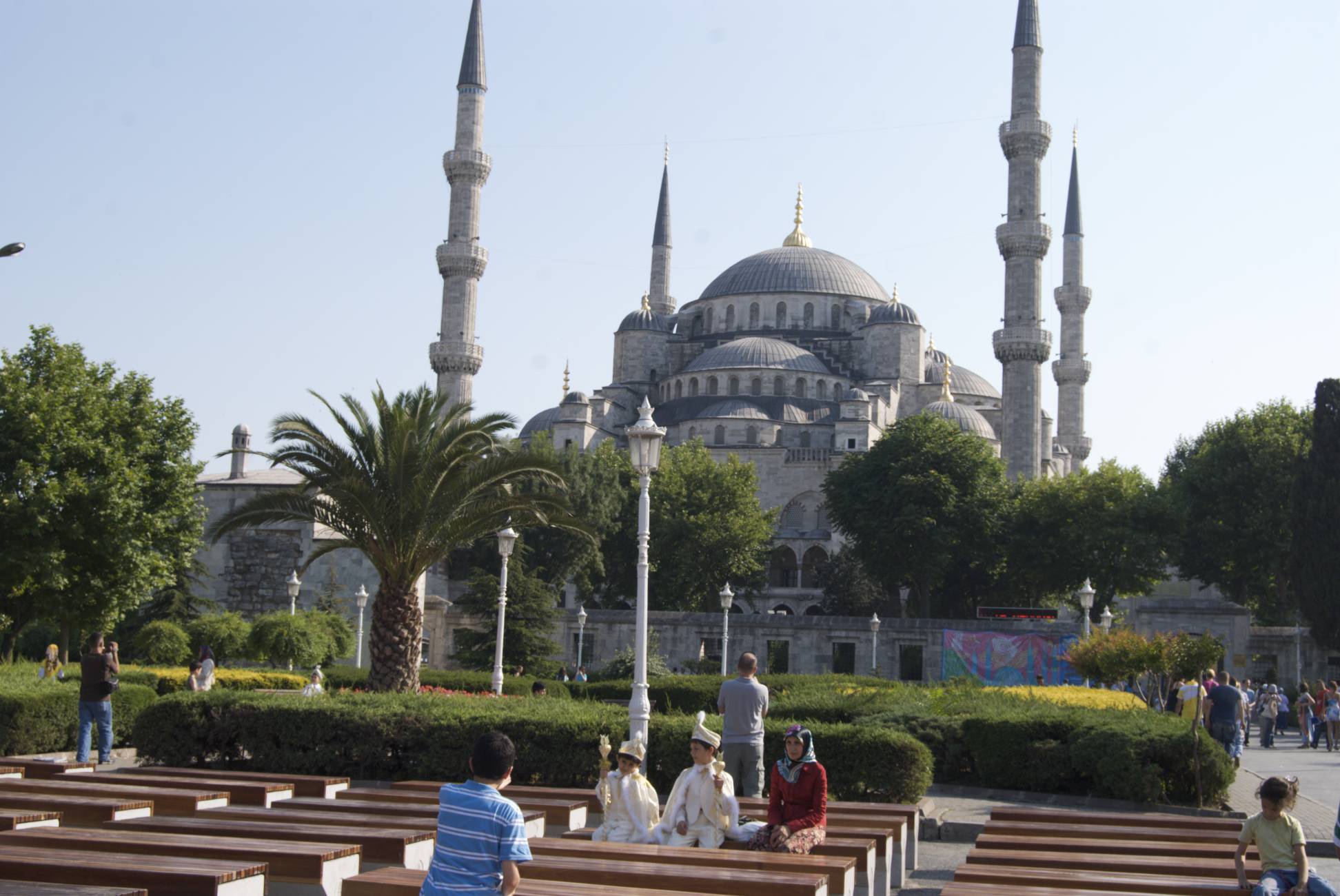 ( مسجد الفاتح ) - أسطنبول Outside-blue-mosque1